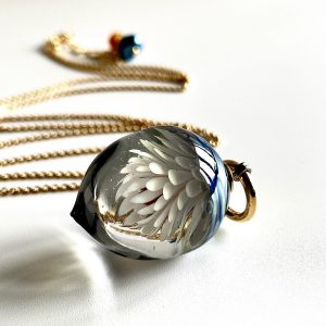 Floriane Lataille – bijou contemporain en verre soufflé – Galerie Différence à Carantec